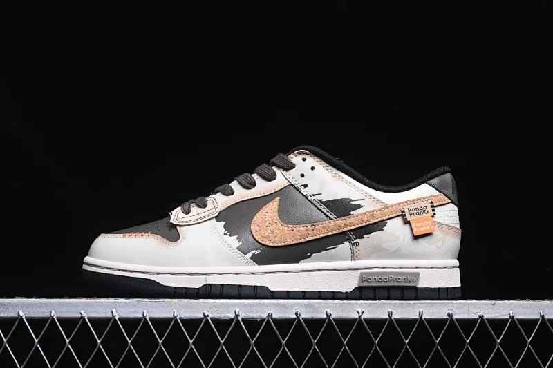 All Categories Nk SB Dunk Series Nk SB Dunk Low Low-top sneakers Nk Dunk Low Panda Prank Pioneer Knight Sandstorm Black Brown Low-top casual sneakers DD1391-100